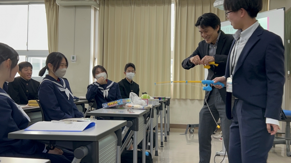 瑞浪北中学校×中京学院大学：模擬授業で未来の学びを体験