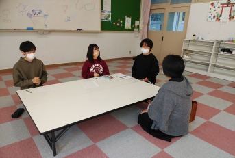 栗岡ゼミの学生と保護者の皆さまとの座談会