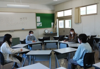 栗岡ゼミの学生と保護者の皆さまとの座談会